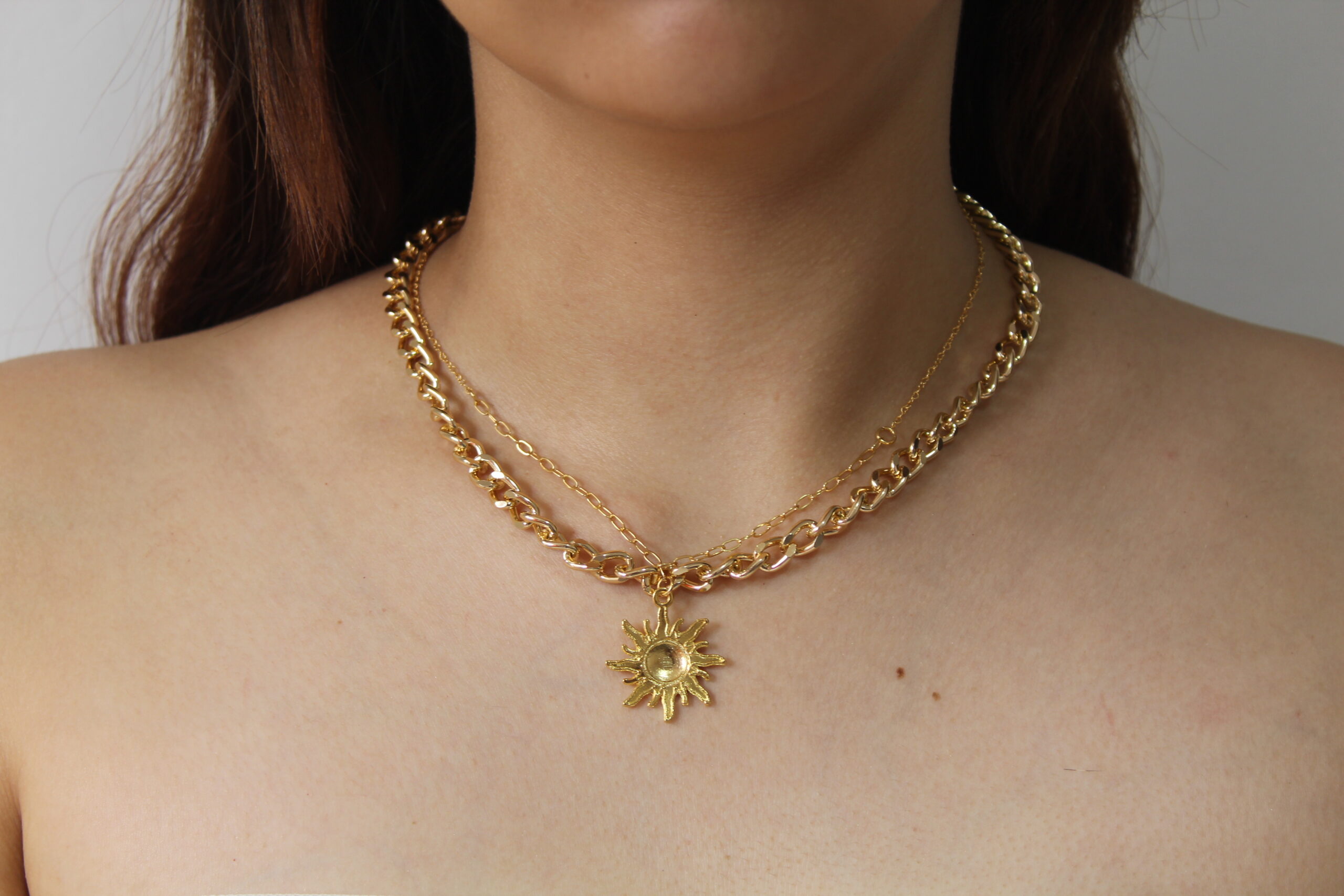 Collar sol brillante hecho en oro golfi con mucho amor